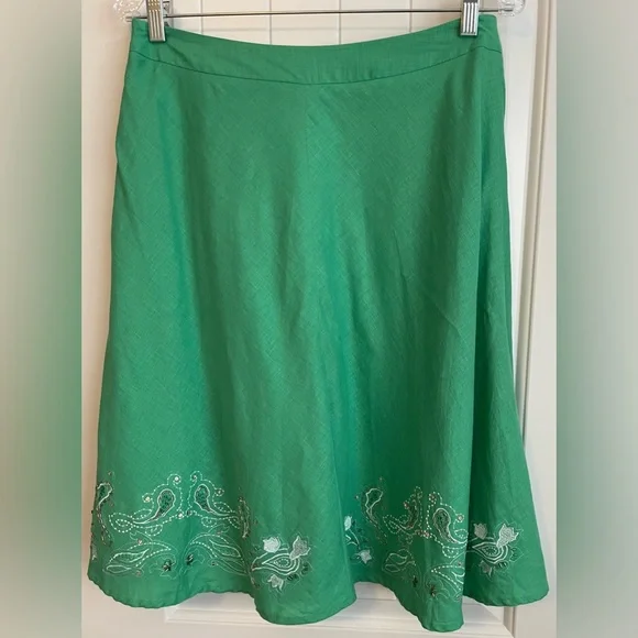 Apostrophe women’s linen blend midi A-line paisley embroidered skirt in green. - Picture 2 of 7
